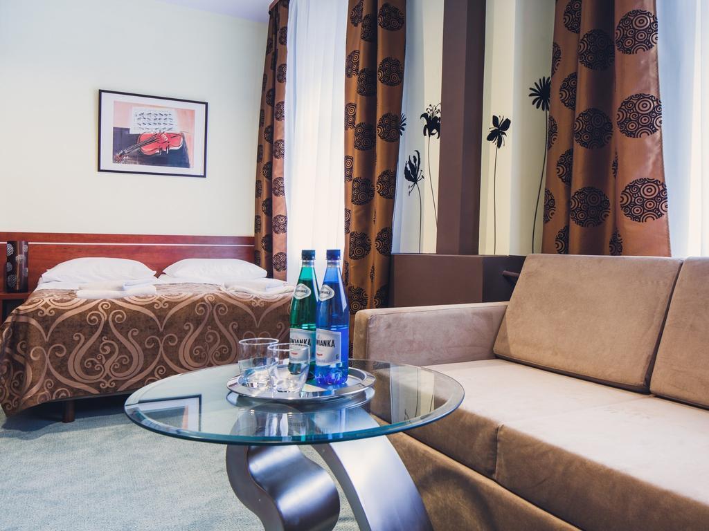 Hotel Chmielna Warsaw Room photo